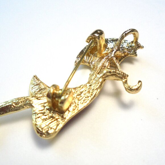 Vintage Brooch - Pendant Girl with Umbrella Enamel Pin Classic Feminine Elegance - Picture 3 of 5